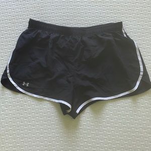 NWT B & W under Armour shorts